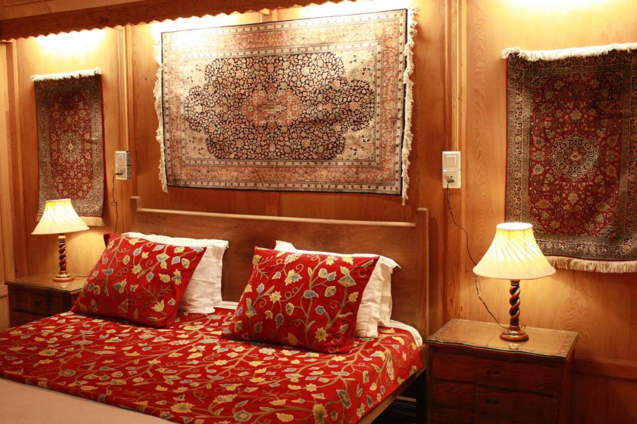 Khilona Luxury Heritage Houseboats Srinagar  Exterior photo