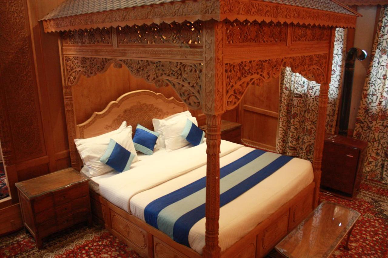 Khilona Luxury Heritage Houseboats Srinagar  Exterior photo