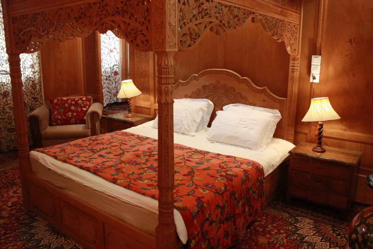 Khilona Luxury Heritage Houseboats Srinagar  Exterior photo