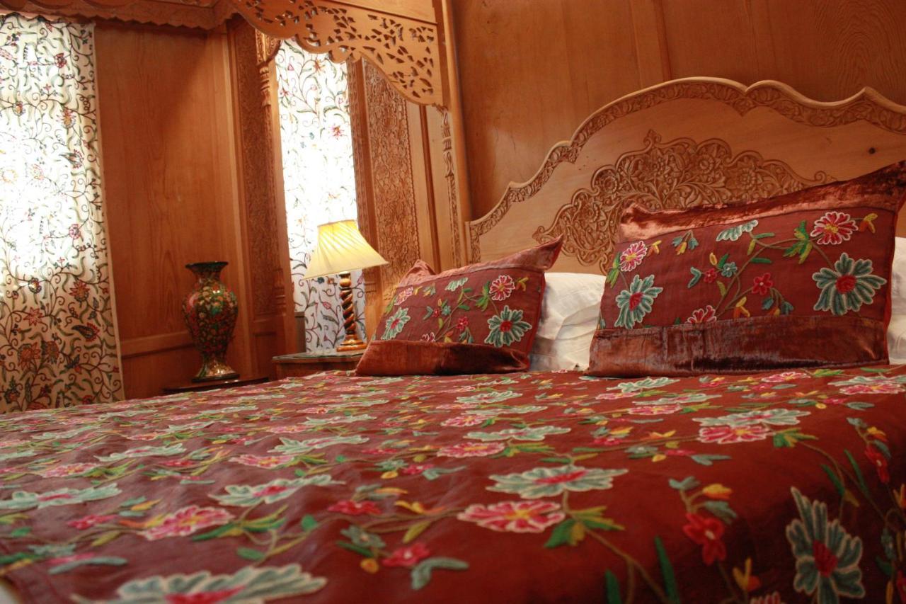 Khilona Luxury Heritage Houseboats Srinagar  Exterior photo