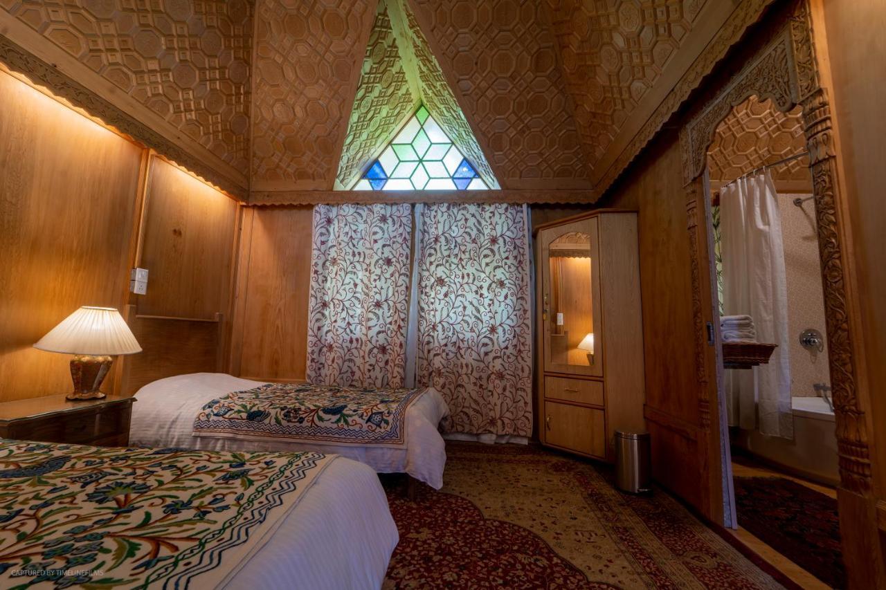 Khilona Luxury Heritage Houseboats Srinagar  Exterior photo