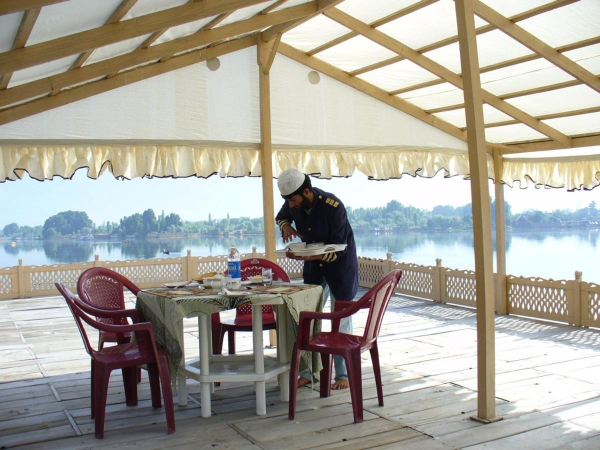 Khilona Luxury Heritage Houseboats Srinagar  Exterior photo
