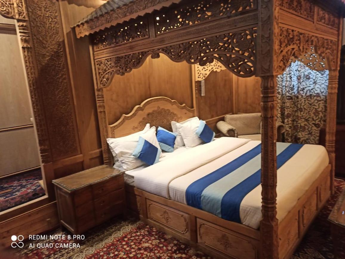 Khilona Luxury Heritage Houseboats Srinagar  Exterior photo