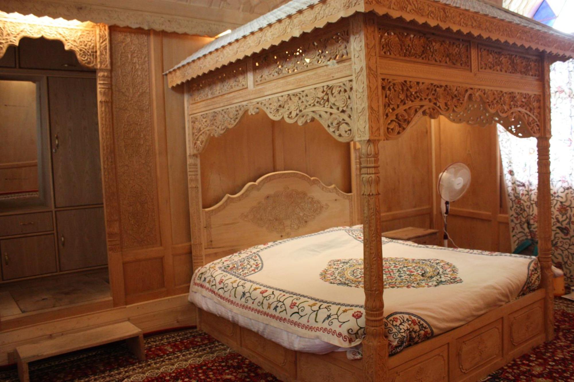 Khilona Luxury Heritage Houseboats Srinagar  Exterior photo